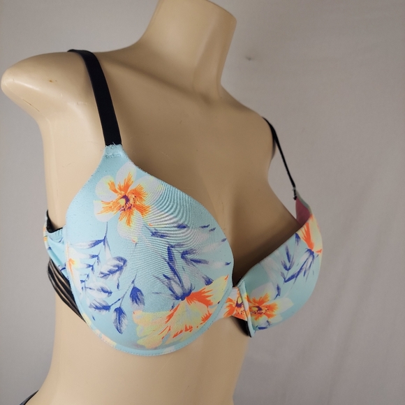 Victoria’s Secret push up bra 36D with flaws - Picture 7 of 10